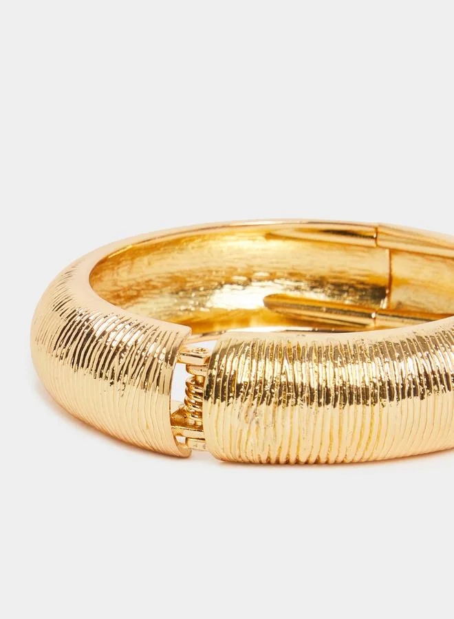 Styli Gold Tone Textured Bangle